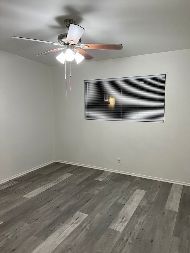 Photo - 23889 Hemlock Ave