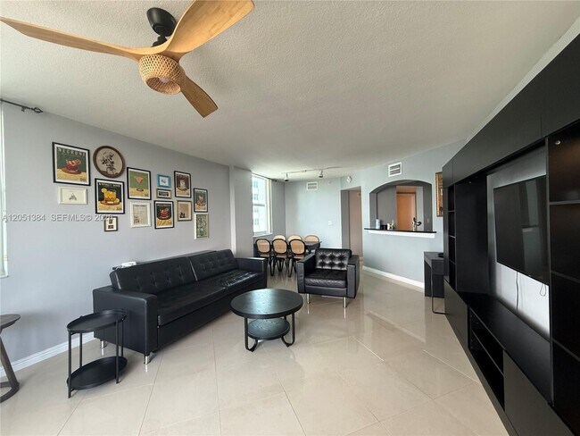 9201 Collins Ave Unit 521