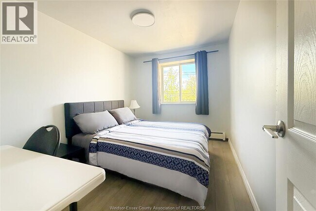 Photo - 2136 Wyandotte St W Unit 21