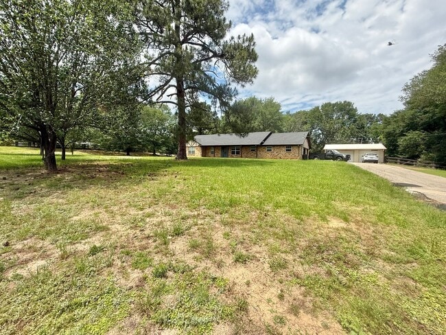 Photo - 4-bed/2-bath in South Tyler!
