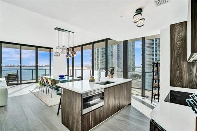 Photo - 480 NE 31st St Unit 480 NE 31st St  1401