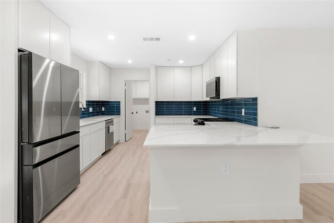 Photo - 1403 Creekview Dr