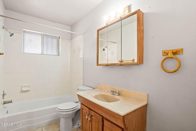 Photo - 4908 Royal Dr