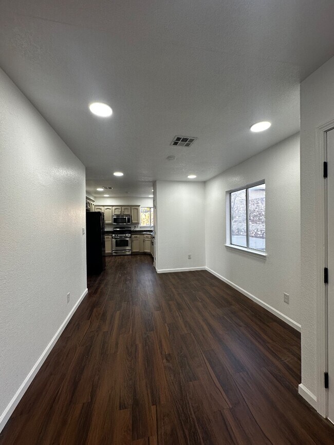 Photo - 7600 Plaza Redonda Dr