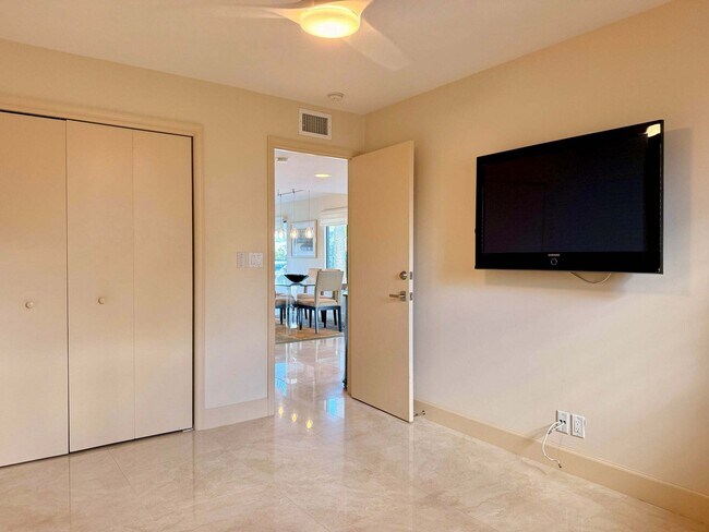 Photo - 1005 Russell Dr