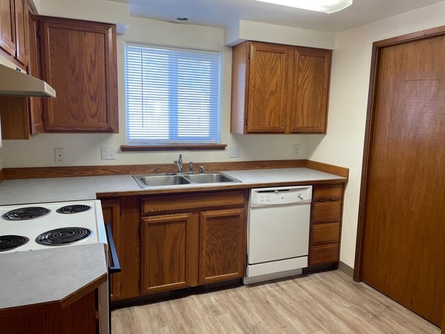 1322 W Lakeside Dr Unit 1322 Lakeside Drive