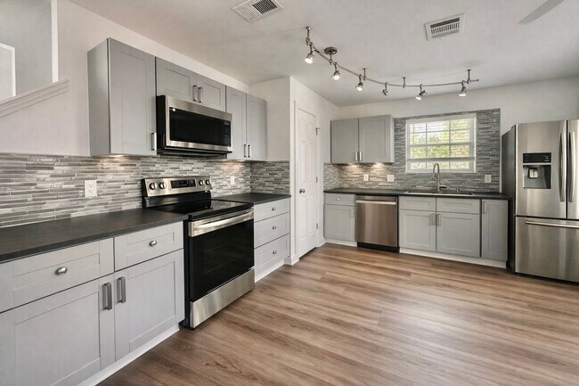 Photo - 4 Bed 2.5 Bath NEW MANAGEMENT!!!