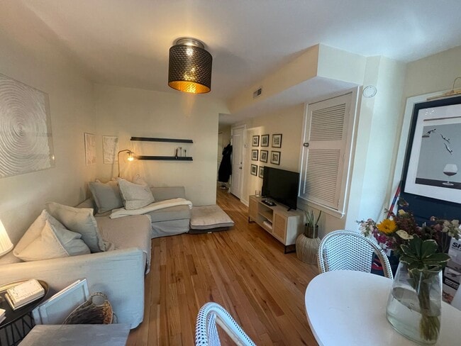 Photo - 4444 Cresson St Apartment Unit F