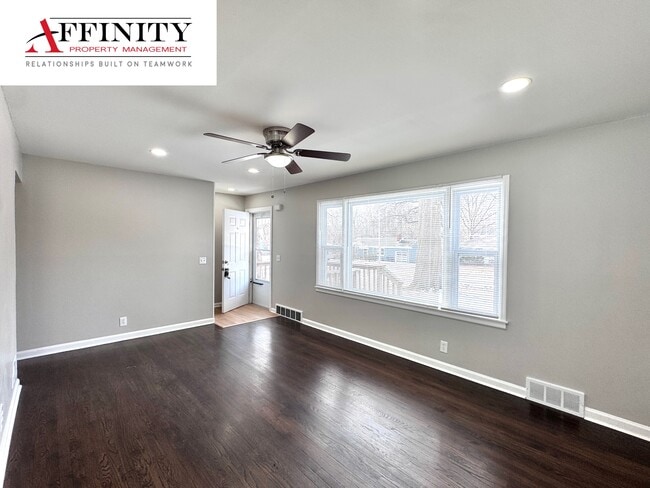 Photo - 5625 N Amoret Ave