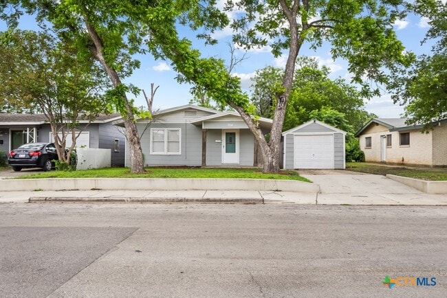 Photo - 704 Curtiss Ave