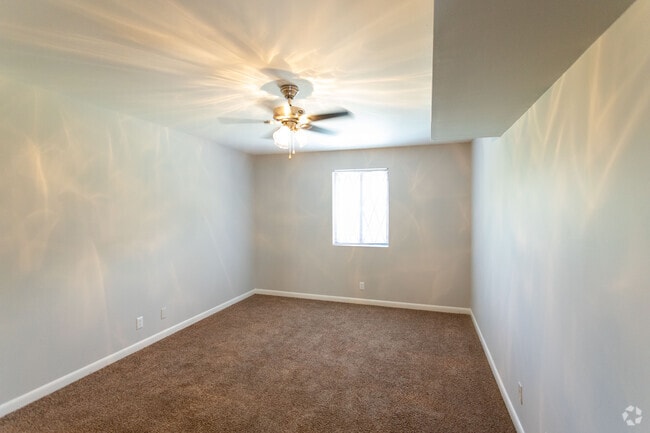 1BR, 1BA - 740 SF