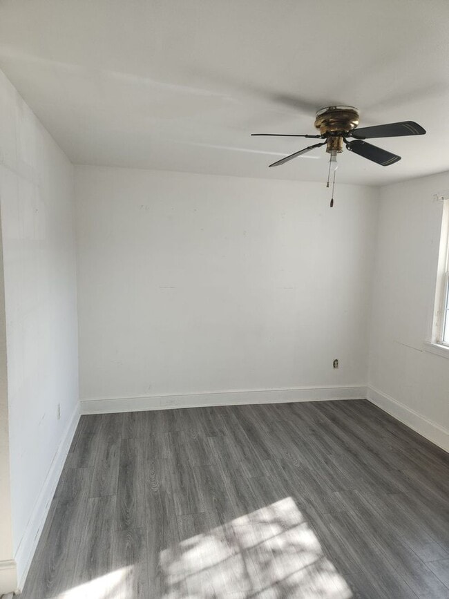 Photo - 1 Bedroom, 1 Bathroom Quadplex in Petersburg just off of Rt. 460