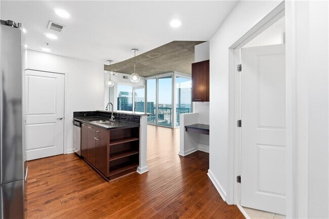 Photo - 3324 Peachtree Rd NE Unit 2001