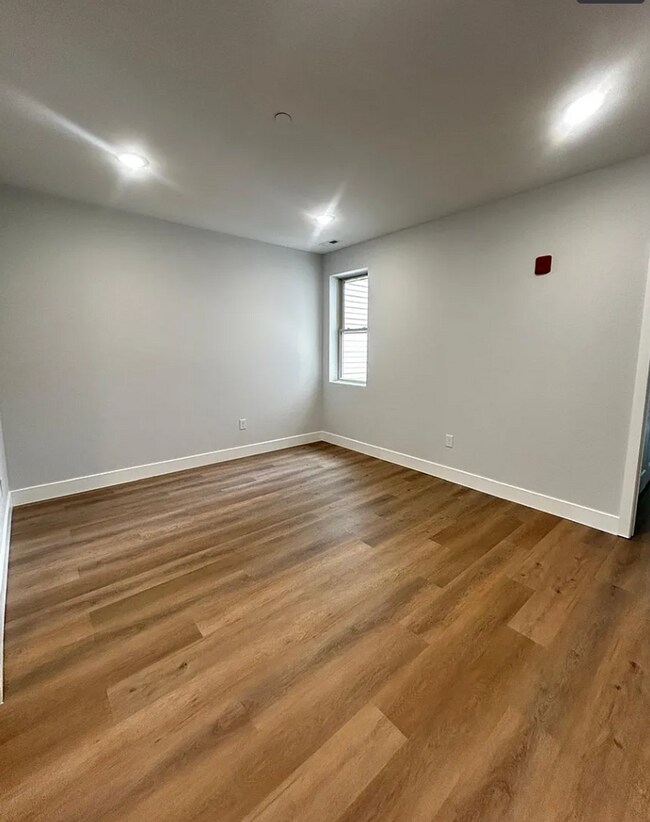 1229 W Hilton St Unit 3