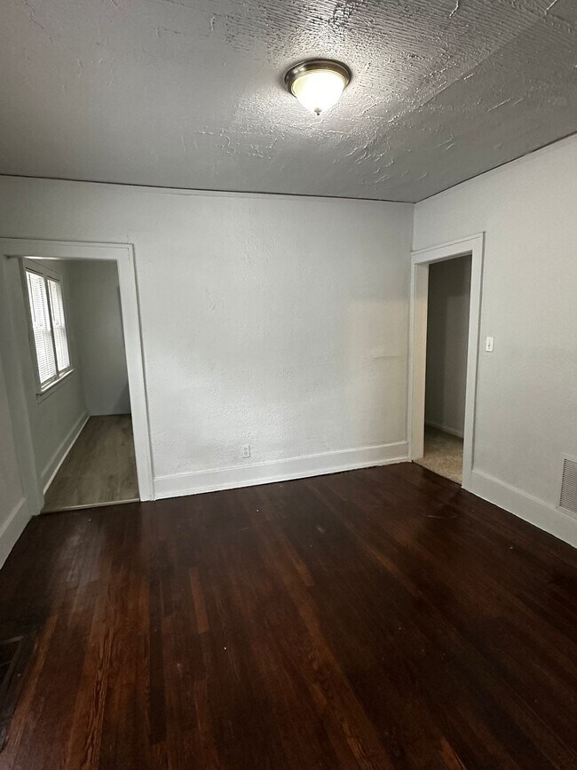 Photo - 4625 Chalmers St