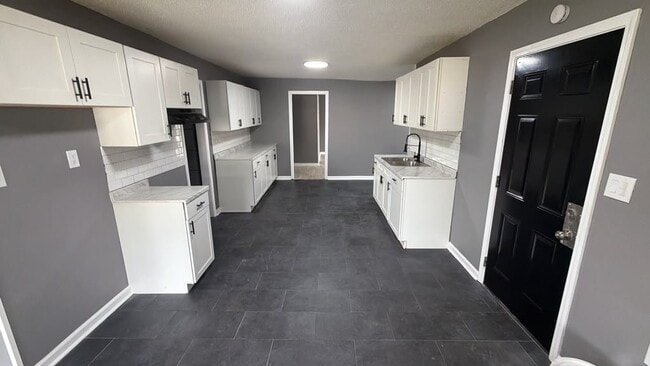 Photo - 2530 Rozelle St