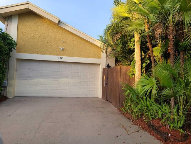 Photo - 7813 Kenway Pl W House
