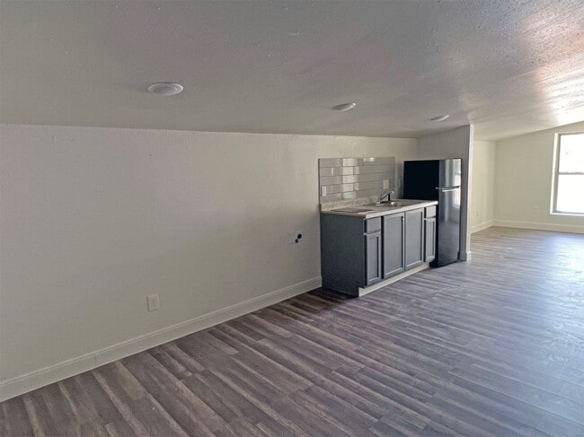 Building Photo - 201 Eastwood St Unit 5 Rental