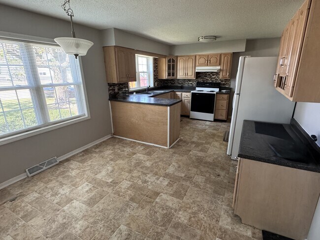 Photo - 821 County Rd 1625 N
