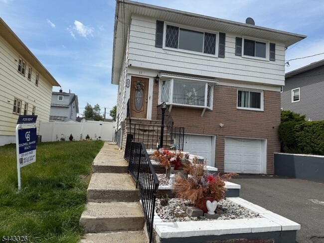 Building Photo - 17 Daka Ct