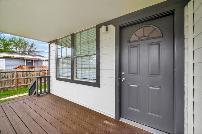 Photo - 7927 Brays St