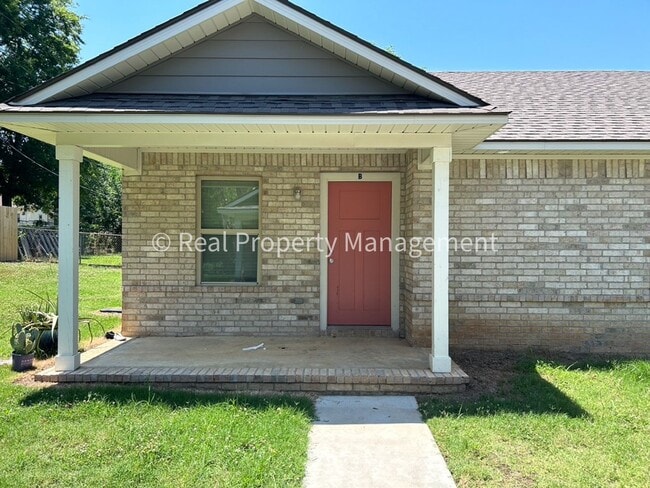 Building Photo - 1608 S P St Rental
