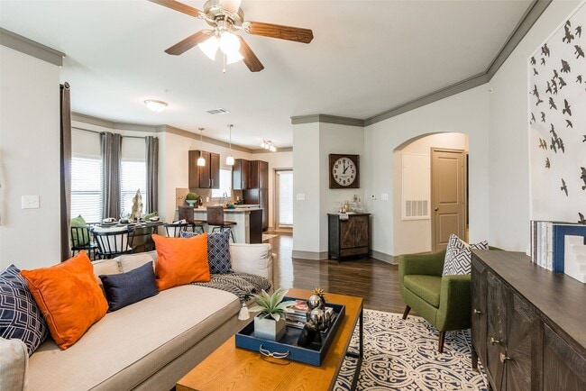 Photo - 2101 Kingsley Dr