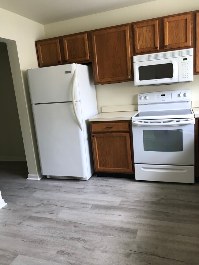 Photo - 1111 Cambridge Ct