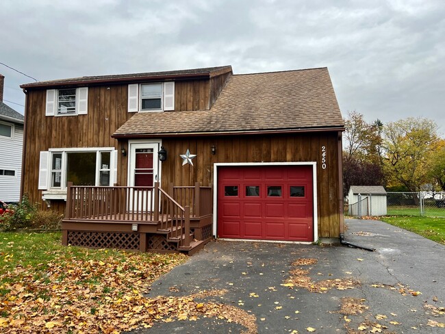 Building Photo - Spacious 3-bedroom, 1.5-bath Colonial in East Irondequoit!