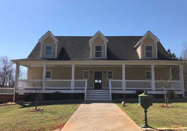 Front view of home - 2850 Salem Rd Unit Robin’s Nest Rental