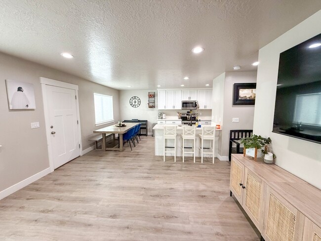 Photo - 616 E 625 S
