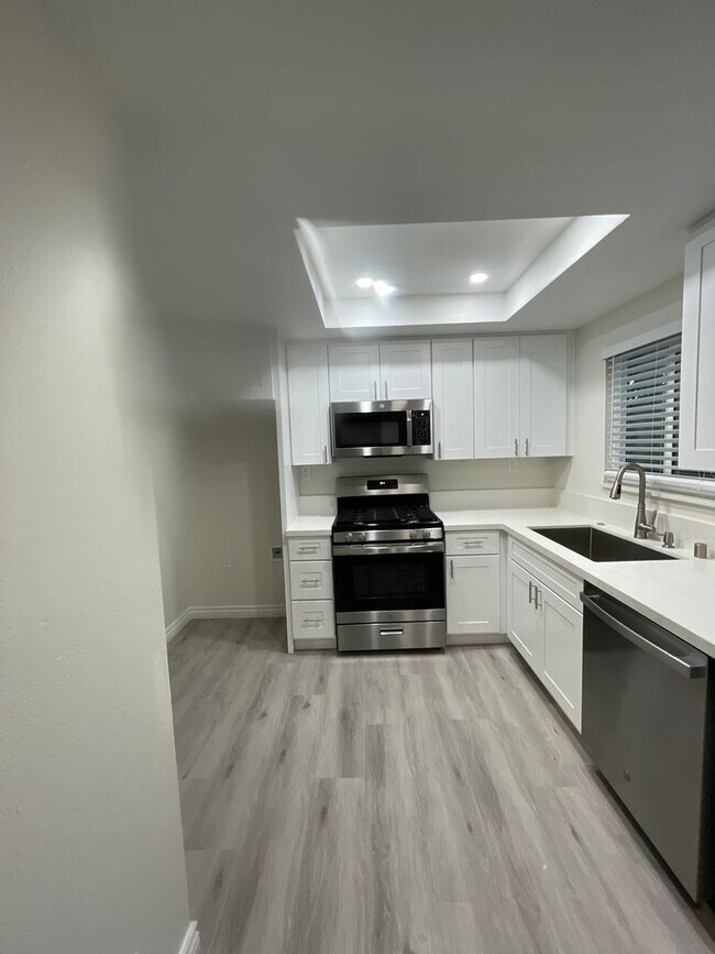 Photo - 240 W Collins Ave Apartment Unit C