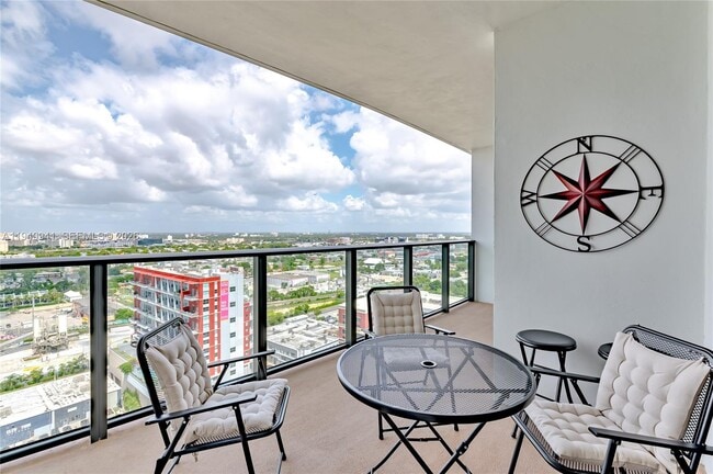 Photo - 1600 NE 1st Ave Unidad 2012