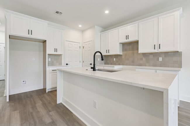 Photo - 184 Layman St