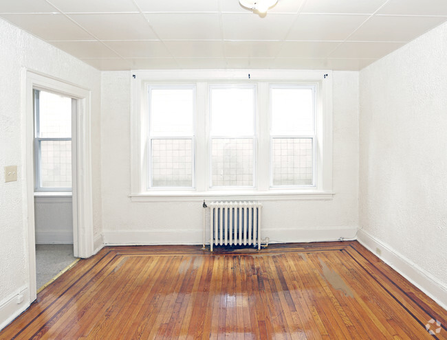 Interior Photo - 324,339 and 431 Broadway Rental