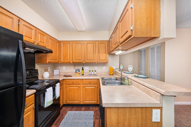 10040 - The Fairways - Kitchen