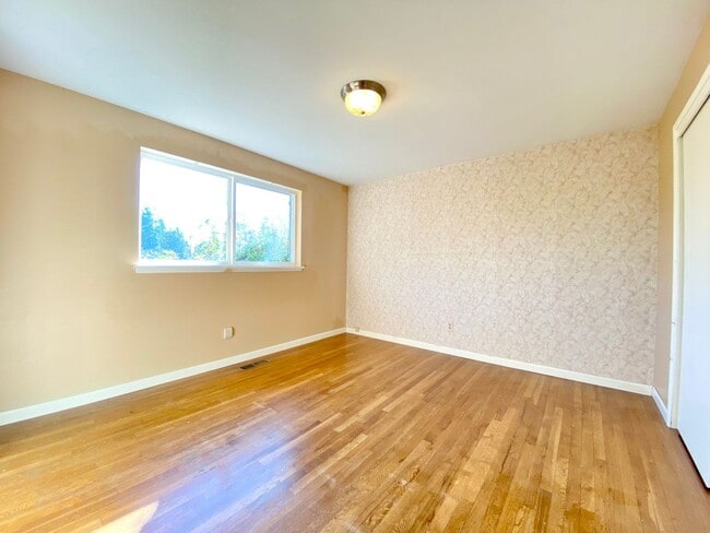 Photo - Charming Lake Hills Home in the Heart of Bellevue