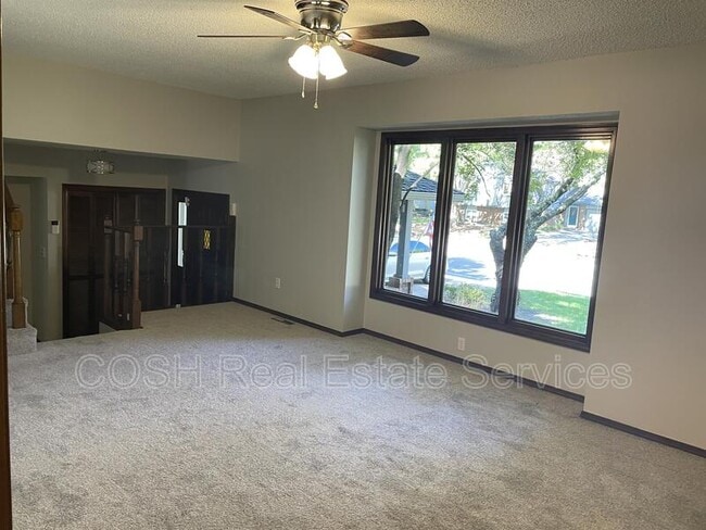 Photo - 1120 E James St