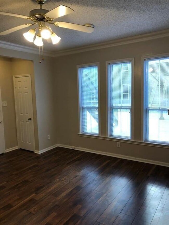Photo - 1 Bedroom in West Campus with Pool/Washer/... Unit 16