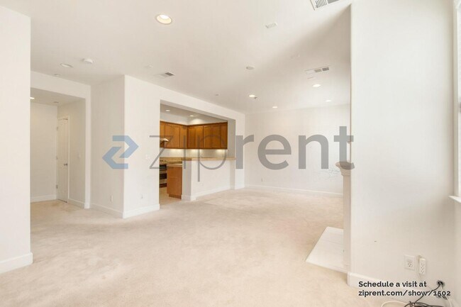Photo - 400 Live Oak Way