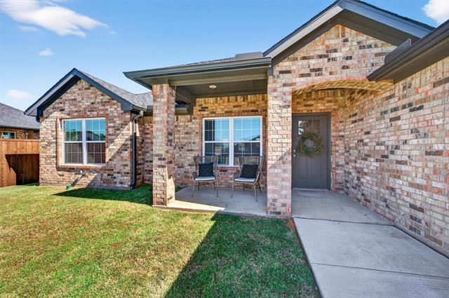 Photo - 111 Midway Mdws