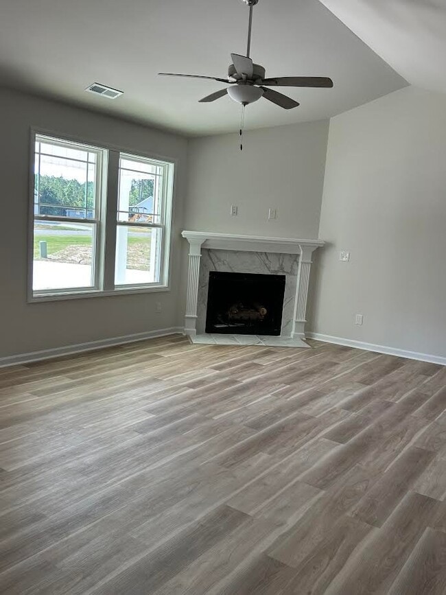 Photo - 403 Grand Oaks Dr