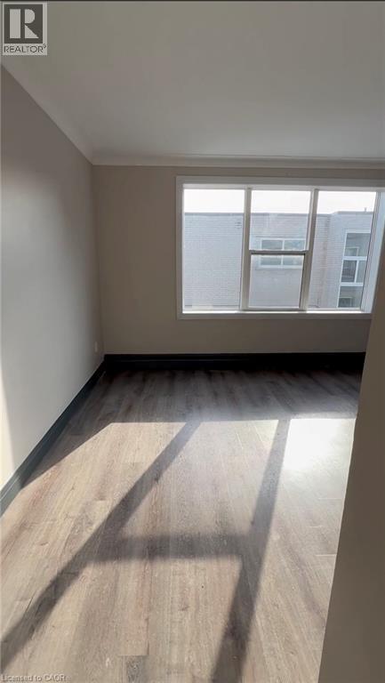 Photo - 245 Mohawk Rd E Unité 6