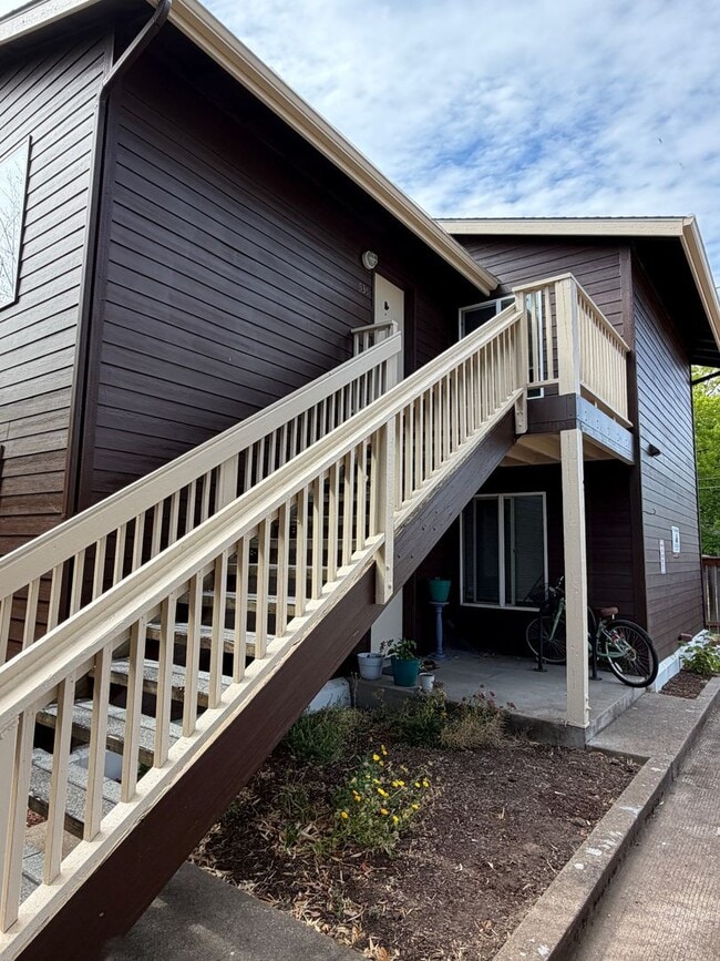 Photo - (560) 21st Street Duplex - 2 Bedroom / 2 Bathroom Unit 539