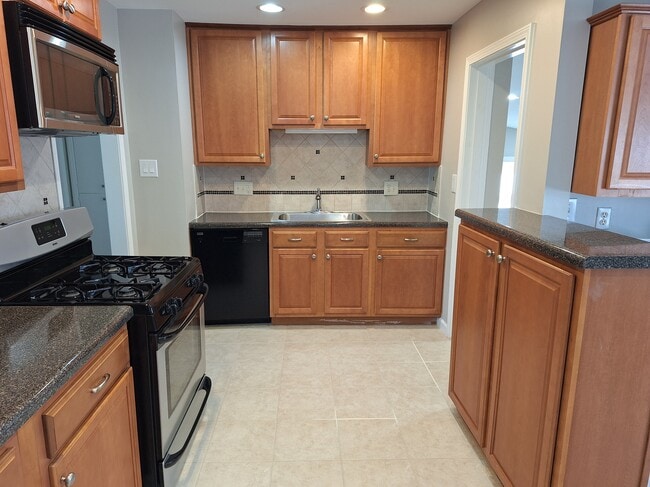 Photo - 700 Mial St