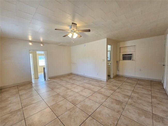 Photo - 103 W Carver St