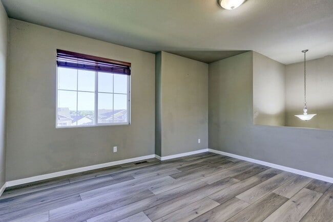 Photo - 3 Bedroom 2 1/2 Bath in Loveland