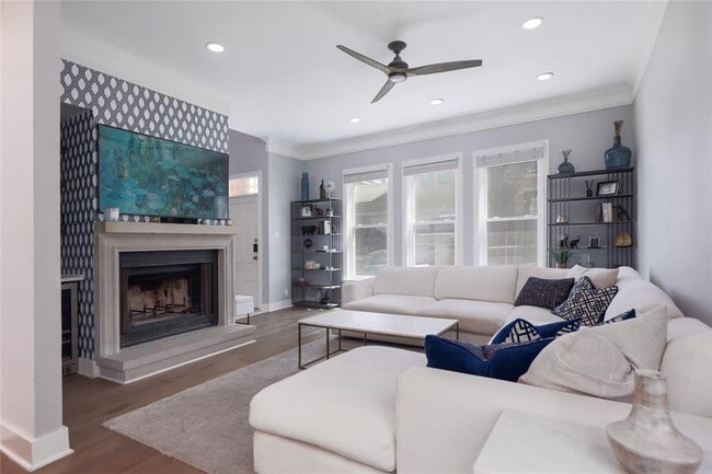 Building Photo - 1807 San Gabriel St Unit B