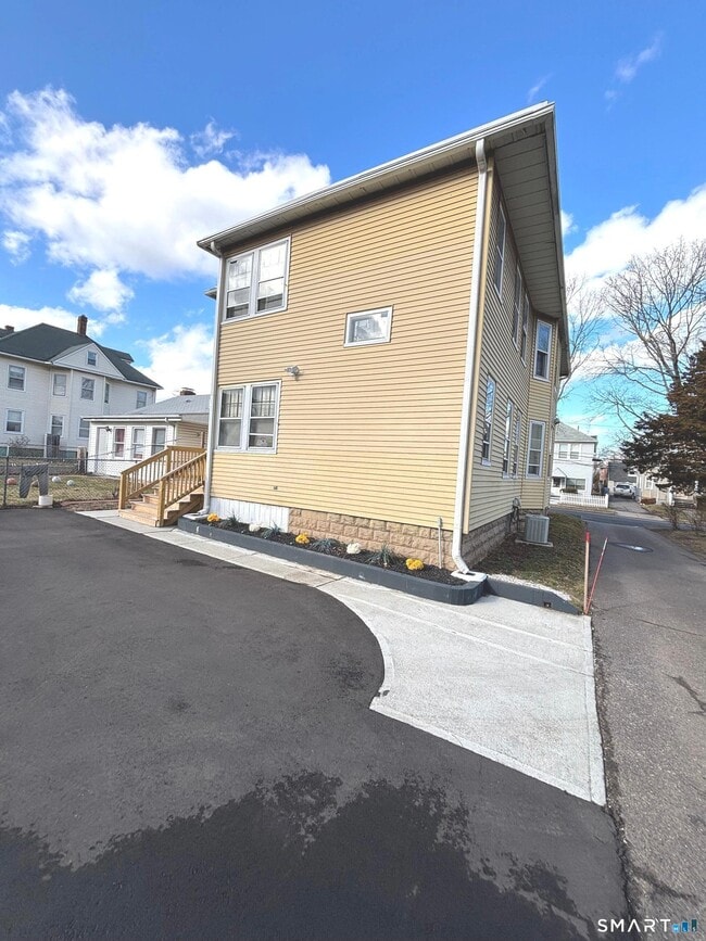 Photo - 143 Brown St