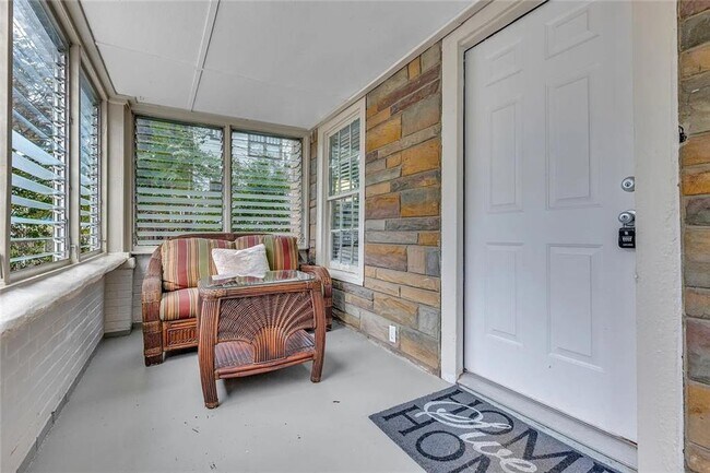 Photo - 72 Kenyon St SE